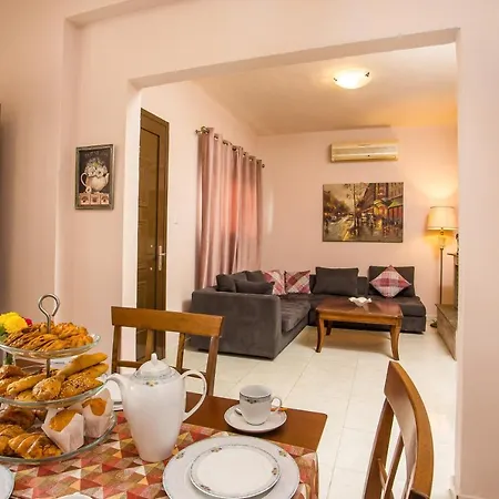 Casa Yiorgi Apartment *